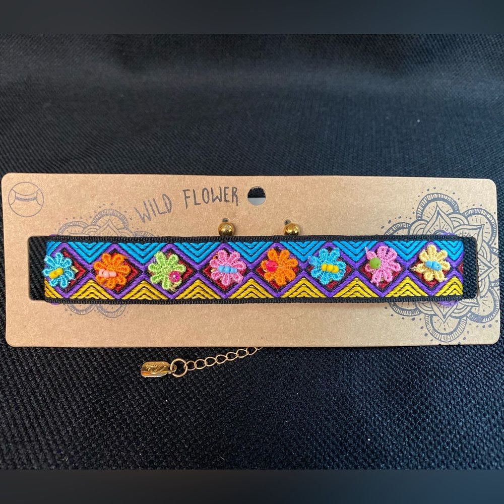 Flower CHOKER
NECKLACE & EARRING SET Adjustable to 14" - New w/tags Perfect Gift